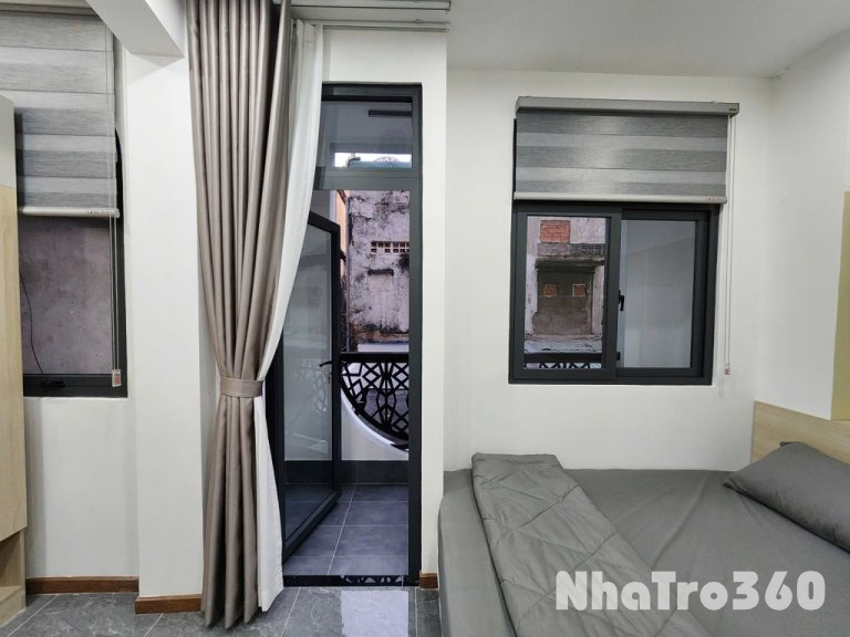 Căn hộ full nội thất ban công Lê Thánh Tôn quận 1