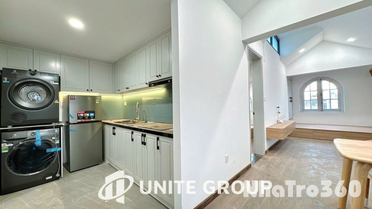 CĂN HỘ 2PN FULL NỘI THẤT CỬA SỔ LỚN ÁP MÁI QUẬN 10