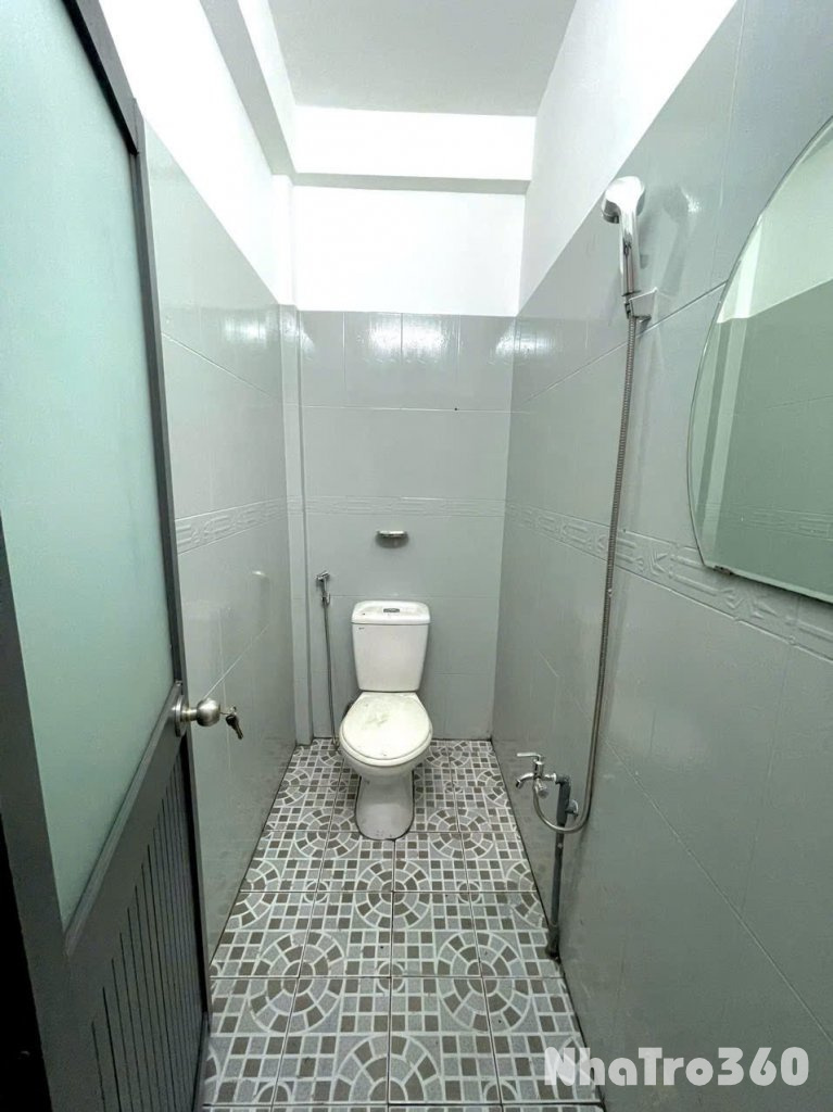 Cho thuê Nhà Nguyên Căn tại Nguyễn Tri Phương, Q10 || kết cấu 2PN ban công, 1 lầu, 1 trệt, 1 WC || giá chỉ 13tr