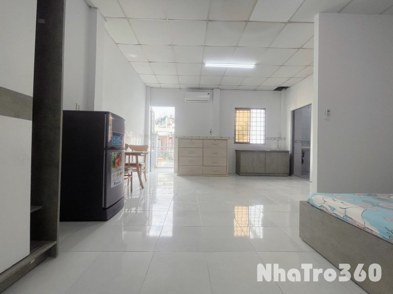 Cho thuê căn hộ ban công, Q10 || ngay mặt tiền Sư Vạn Hạnh || gần Vạn Hạnh Mall, Việt Nam Quốc Tự || giá chỉ 6tr