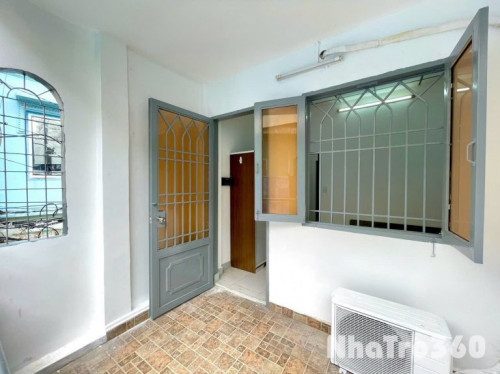 Cho thuê Nhà Nguyên Căn tại Nguyễn Tri Phương, Q10 || kết cấu 2PN ban công, 1 lầu, 1 trệt, 1 WC || giá chỉ 13tr