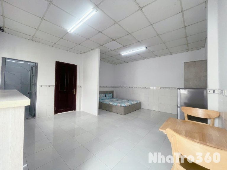 Cho thuê căn hộ ban công, Q10 || ngay mặt tiền Sư Vạn Hạnh || gần Vạn Hạnh Mall, Việt Nam Quốc Tự || giá chỉ 6tr