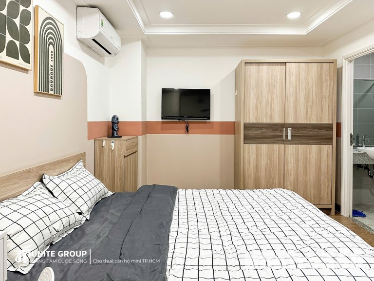 Căn hộ Studio Full nội thất- nhà mới nằm trên Cách mạng Tháng Tám , giáp Q.10