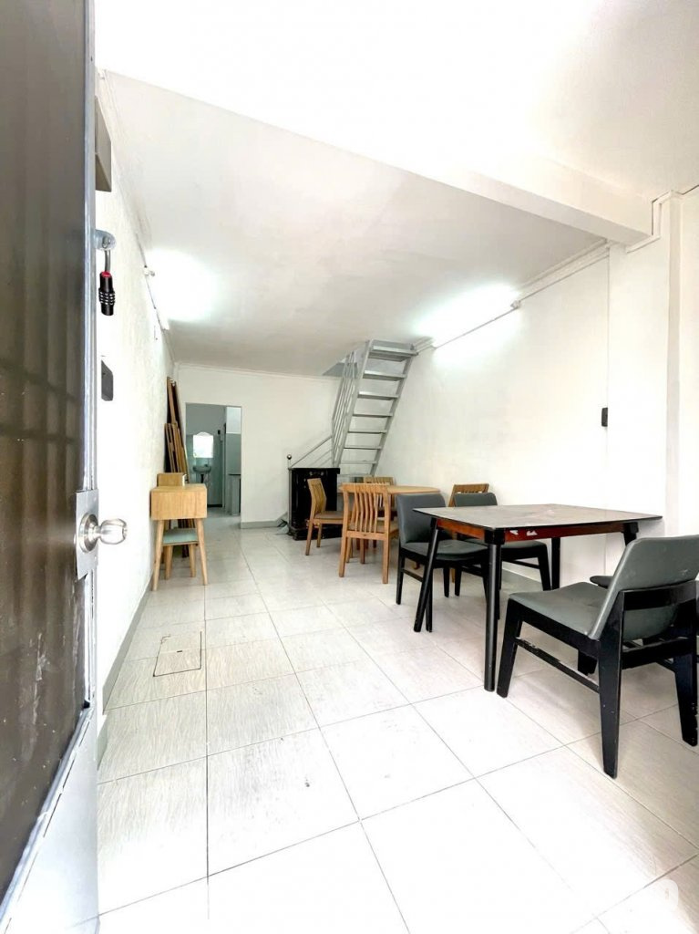 Cho thuê Nhà Nguyên Căn tại Nguyễn Tri Phương, Q10 || kết cấu 2PN ban công, 1 lầu, 1 trệt, 1 WC || giá chỉ 13tr