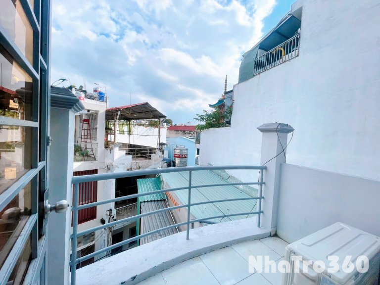 Cho thuê căn hộ ban công, Q10 || ngay mặt tiền Sư Vạn Hạnh || gần Vạn Hạnh Mall, Việt Nam Quốc Tự || giá chỉ 6tr