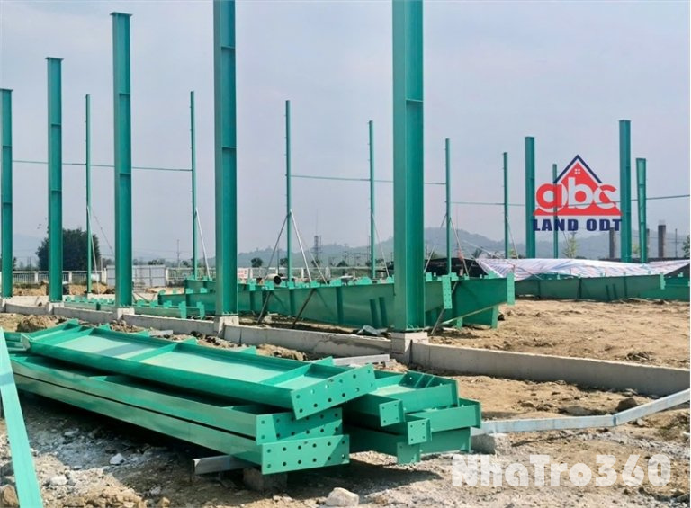 Nhà Xưởng xây dựng kiên cố. tập chung nhiều ngành nghề công nghiệp. sẵn sàng giao liền