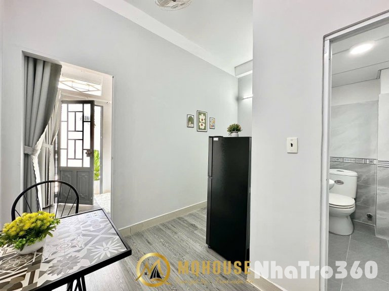 Cho thuê căn hộ Studio Tách bếp, Ban công Q1 gần chợ Tân Định