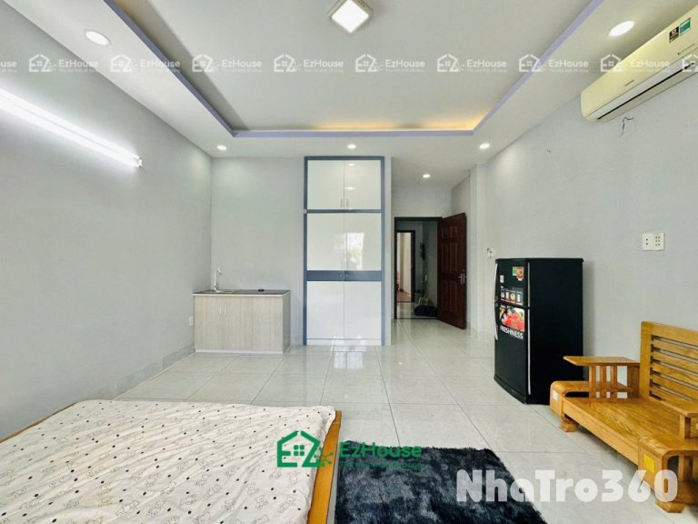 Phòng full nội thất, tách bếp, cửa sổ