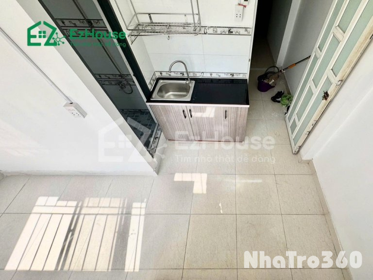 Phòng cửa sổ cực to, gác