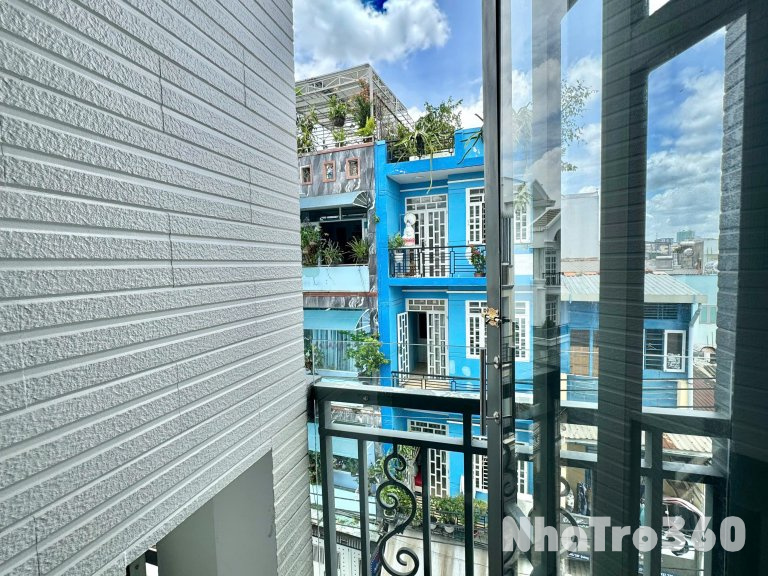 Căn hộ cho thuê ngay trung tâm quận 8, có cửa sổ đón nắng, bancol thoáng mát