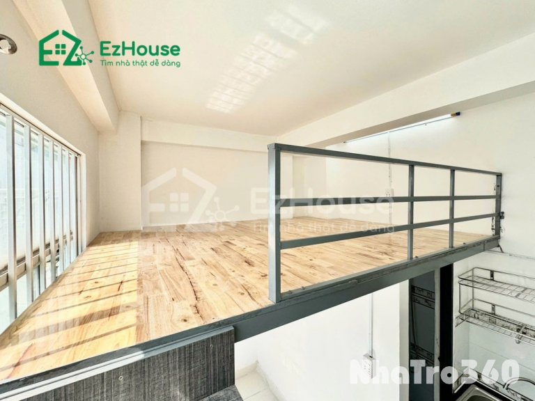 Phòng cửa sổ cực to, gác