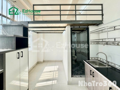 Phòng cửa sổ cực to, gác