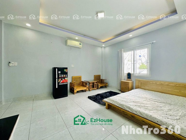 Phòng full nội thất, tách bếp, cửa sổ