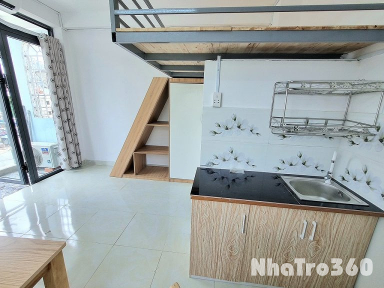 Phòng full nội thất, ban công, gác