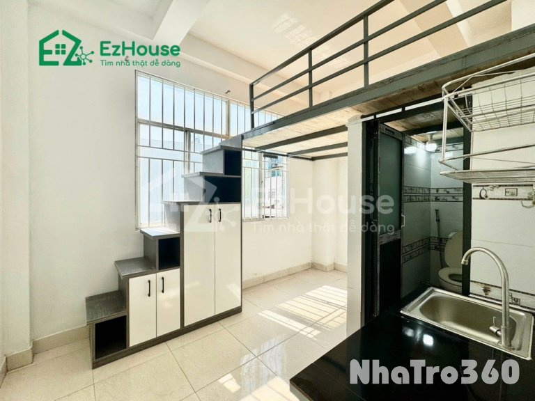 Phòng cửa sổ cực to, gác