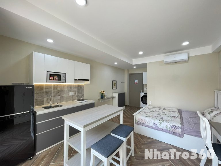 Cho thuê căn hộ ban công, Q10 || ngay Hoà Hưng || gần Vòng xoay Dân chủ, toà nhà Viettel, chợ Hoà Hưng