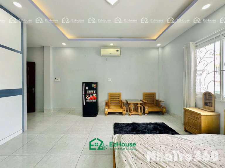 Phòng full nội thất, tách bếp, cửa sổ