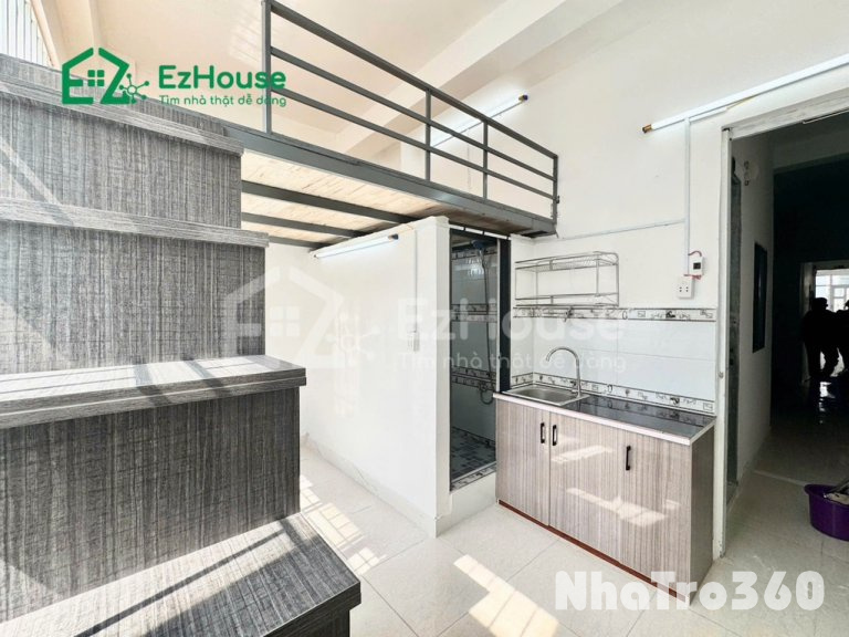 Phòng cửa sổ cực to, gác