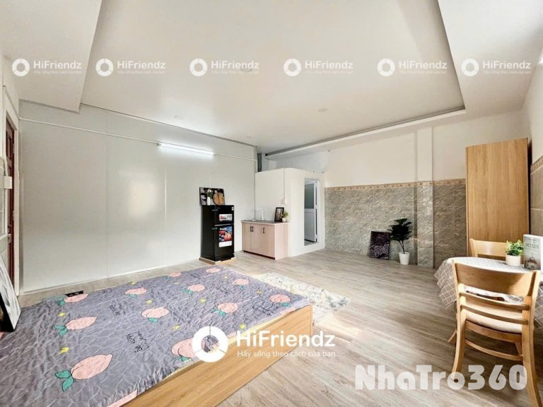 Phòng full nội thất, cửa sổ, ban công