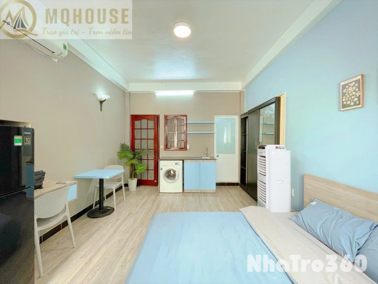 CĂN HỘ BAN CÔNG FULL NỘI THẤT QUẬN 1 NGAY CẦU KIỆU