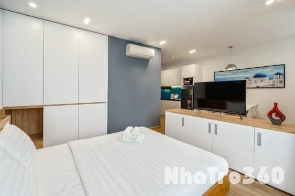 Cho thuê căn hộ ban công, Q10 || ngay Cách Mạng Tháng 8 || gần Tòa nhà Viettel, Vòng xoay Dân chủ, CV Lê Thị Riêng