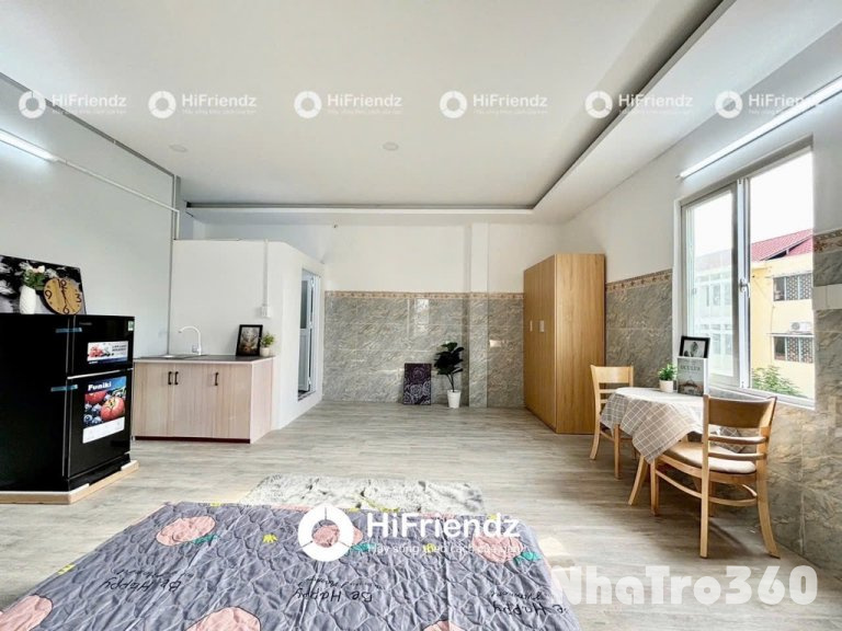 Phòng full nội thất, cửa sổ, ban công