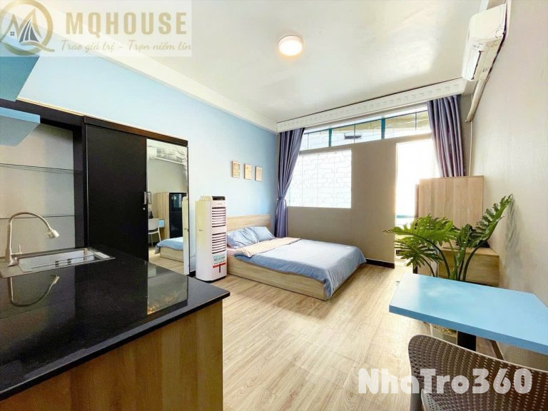 CĂN HỘ BAN CÔNG FULL NỘI THẤT QUẬN 1 NGAY CẦU KIỆU