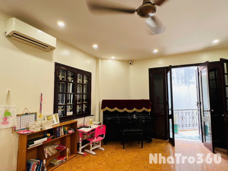 Cho thuê nhà Phố Vương Thừa Vũ, Thanh Xuân, 4 tầng 43m, lô góc, 3 ngủ làm VP, KD, ở