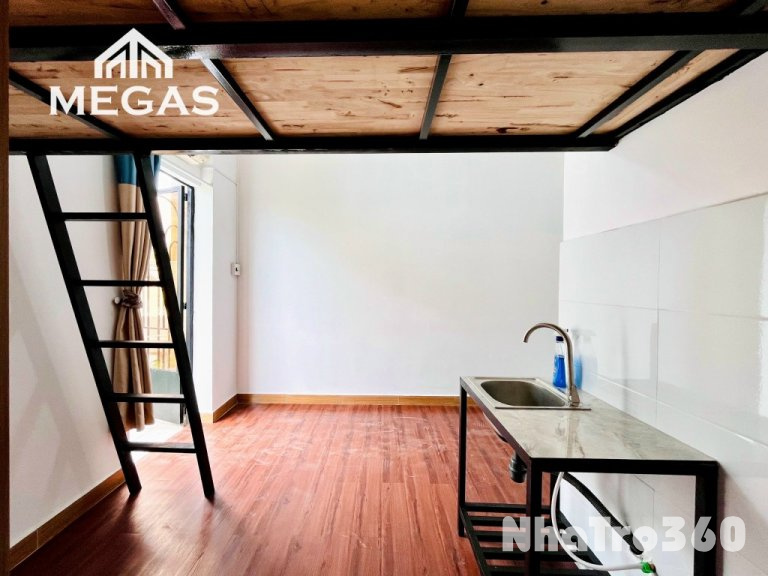 Phòng trống, ban công, mát mẻ