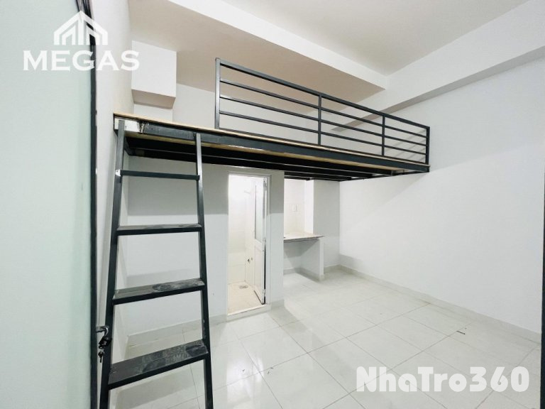 Phòng trống, cửa sổ thoáng mát