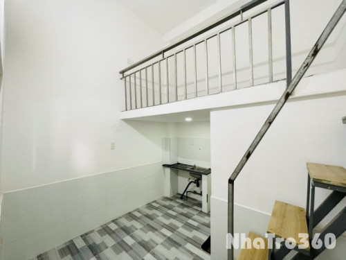 Phòng trống, cửa sổ thoáng mát