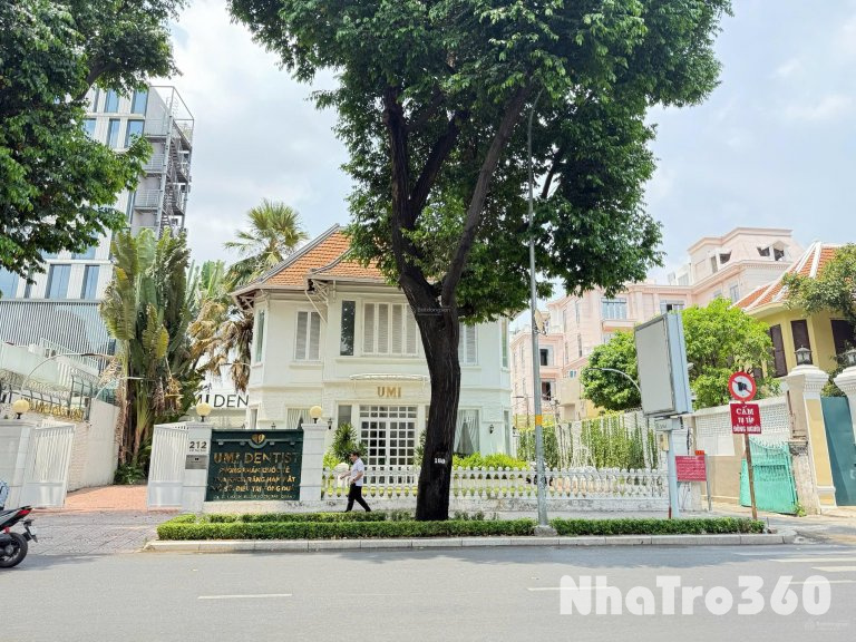 Cho thuê nhà 2 mặt tiền Số: 212 Võ Thị Sáu Quận 3. DT: 20x25m, 1 trệt 1 lầu, 300tr/tháng