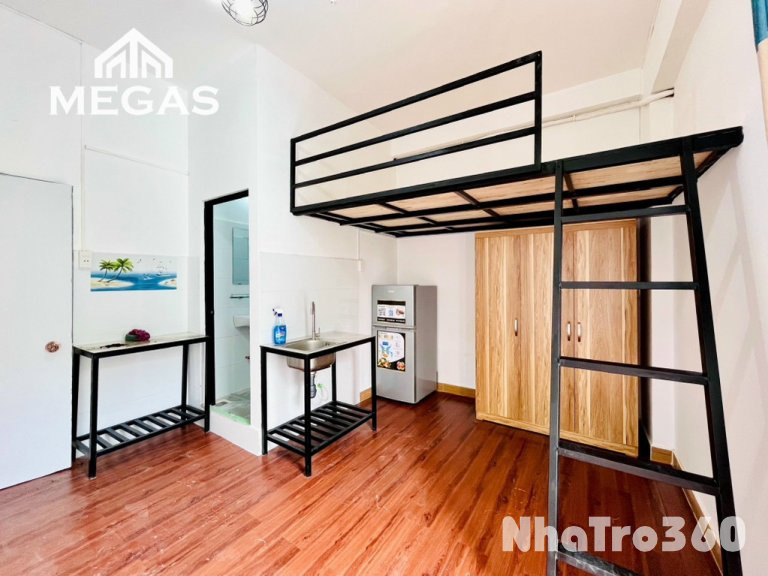 Phòng trống, ban công, mát mẻ