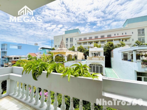 Phòng trống, ban công, mát mẻ