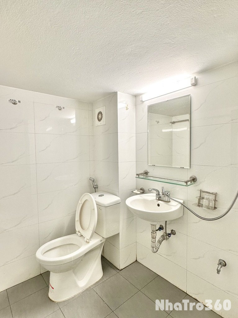 Phòng ngay chân ga giá chỉ 3tr6