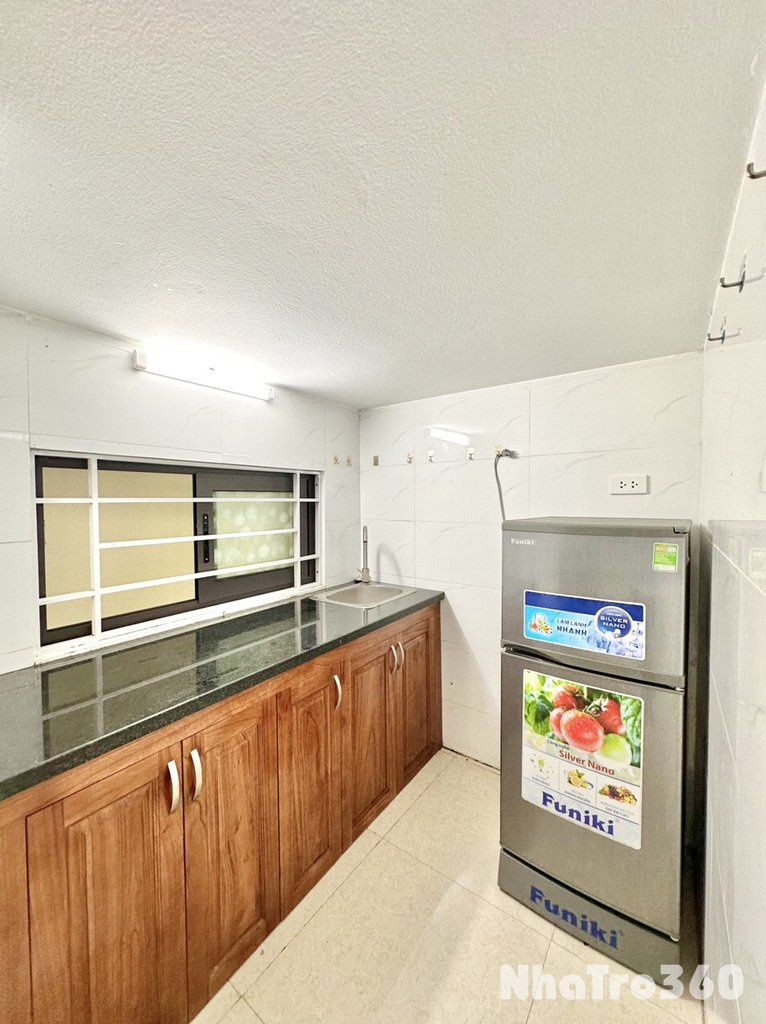 Phòng ngay chân ga giá chỉ 3tr6