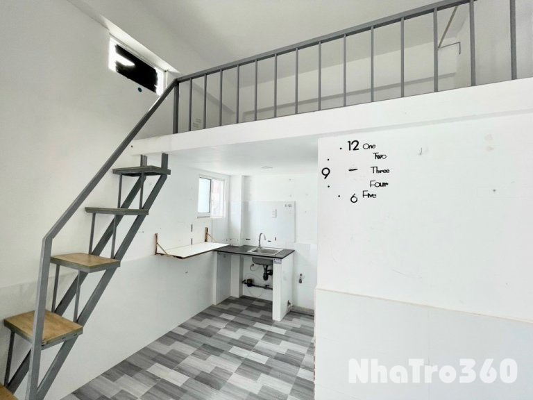 Phòng trống, cửa sổ thoáng mát