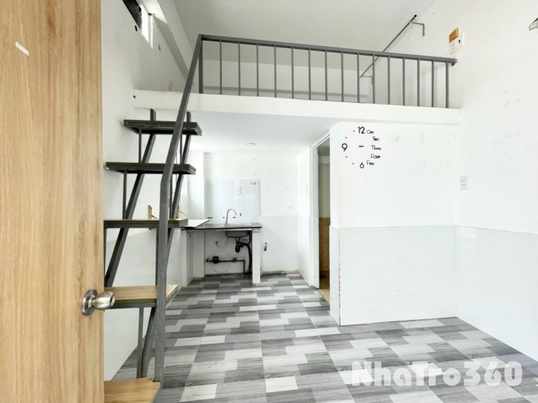 Phòng trống, cửa sổ thoáng mát