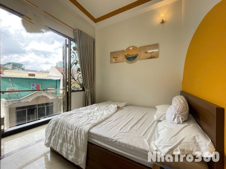 Căn hộ hộ full nội thất ban công Đề Thám quận 1