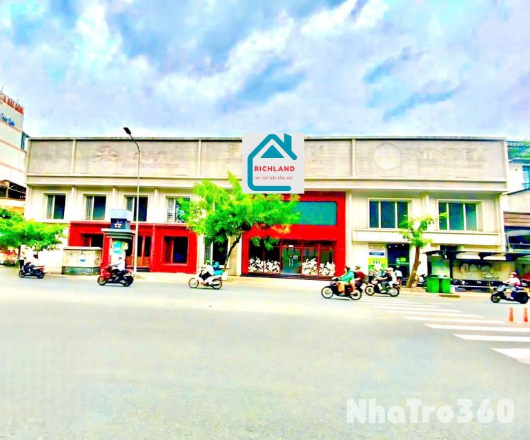 Góc 2 MT siêu HOT số 120 Lý Thái Tổ, Q3. DT: 35x40m. Trệt 2 lầu_Giá 35.000USD