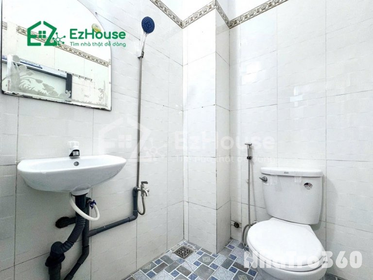 Ngay công viên Phú Lâm, có gác, giá đang giảm sâu