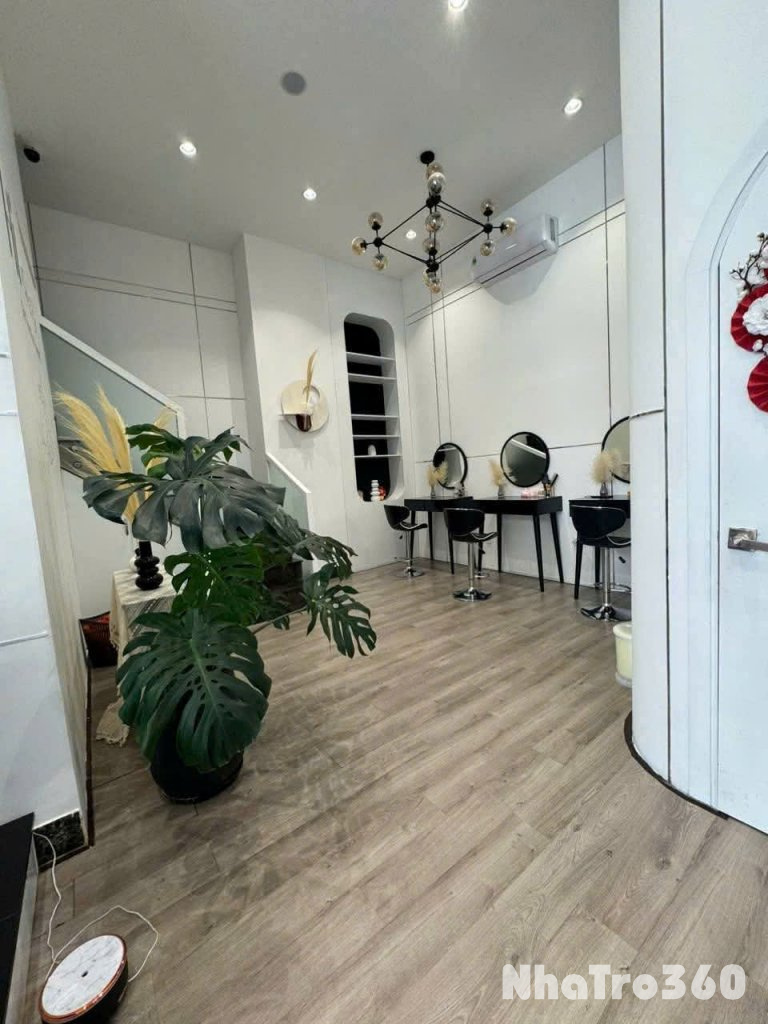 SANG MẶT BẰNG TRỐNG- CƠ HỘI CHO AI TÌM VỊ TRÍ KINH DOANH ĐẸP