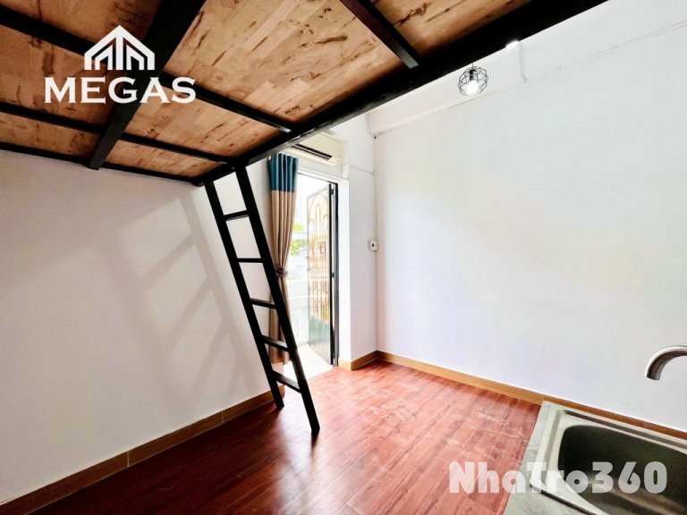 Phòng trống, ban công, mát mẻ