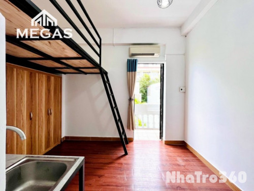 Phòng trống, ban công, mát mẻ