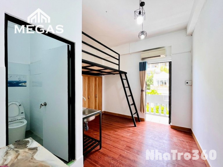 Phòng trống, ban công, mát mẻ