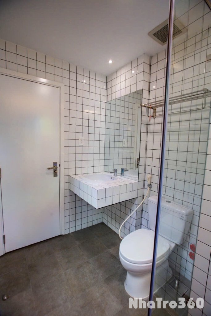 CĂN HỘ CỬA SỔ TÁCH BẾP FULL NỘI THẤT QUẬN 1