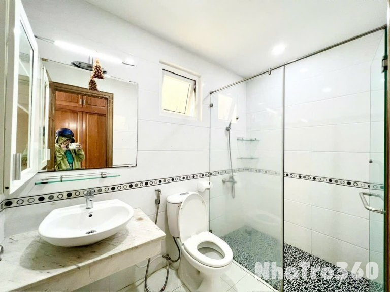 Căn hộ Cửa sổ lớn, ngay chợ Xóm Chiếu gần ĐH NTT