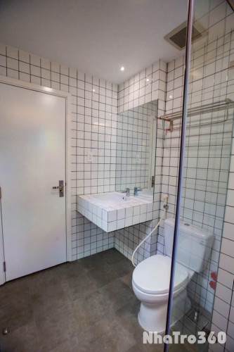 CĂN HỘ CỬA SỔ TÁCH BẾP FULL NỘI THẤT QUẬN 1