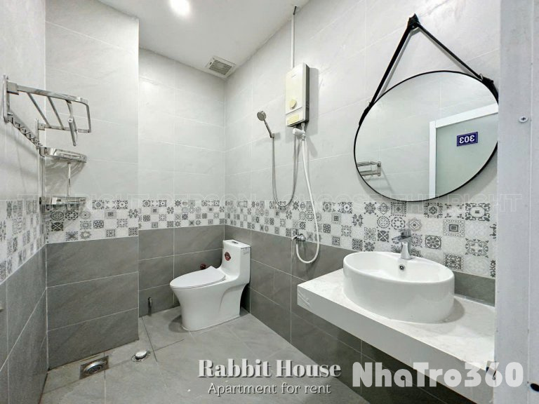 CĂN HỘ BAN CÔNG LỚN MẶT TIỀN ĐƯỜNG QUẬN 5