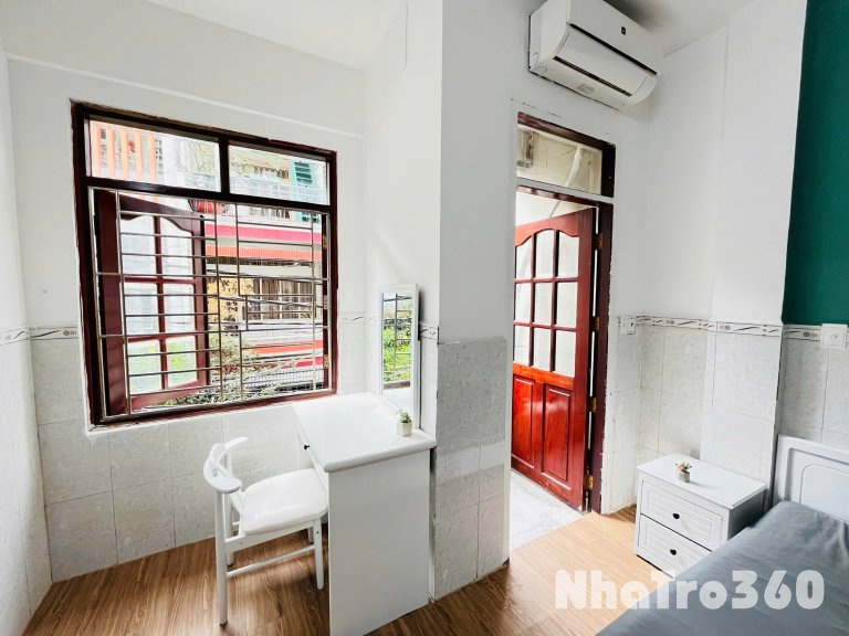 Cho thuê căn hộ ban công, Q10 || đường Sư Vạn Hạnh || gần Huflit, Vạn Hạnh Mall, Big C